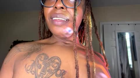 Snapshot of 000cloud9000 chatting on April 2026 01:52:02 PM Cloud9 online show from April 2026 01:52:02 PM