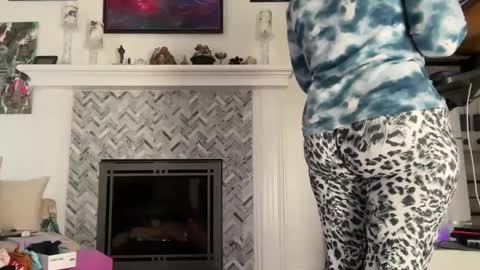 Aurora Willows online show from March 2025 01:57:02 PM