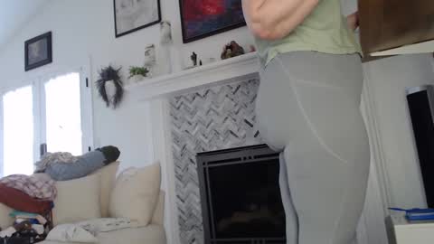 Aurora Willows online show from October 2025 02:46:02 PM