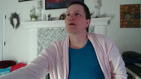 Aurora Willows online show from April 2026 10:07:01 AM