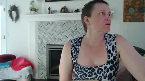 Aurora Willows online show from April 2026 06:01:02 PM