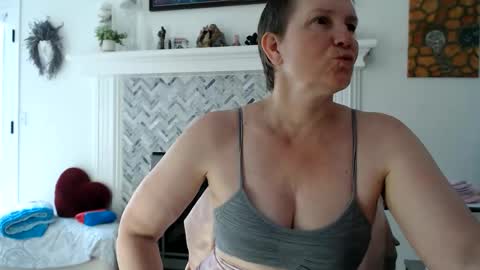 Snapshot of 11willowandjohn11 chatting on June 2026 06:36:02 PM Aurora Willows online show from June 2026 06:36:02 PM