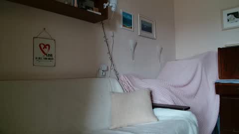 12ennie online show from March 2026 08:39:02 AM