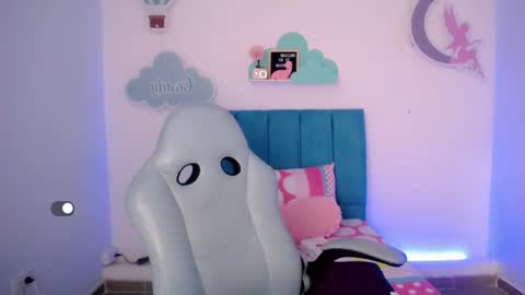 Snapshot of 18_alina chatting on December 2024 02:31:01 AM Alina online show from December 2024 02:31:01 AM