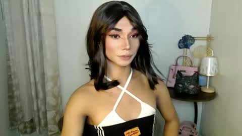 Snapshot of 18_nicole chatting on November 2025 09:02:02 AM barbie online show from November 2025 09:02:02 AM