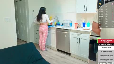 Tong  Ralph online show from November 2025 01:00:02 AM