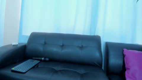 stef read my description online show from February 2025 07:58:02 PM