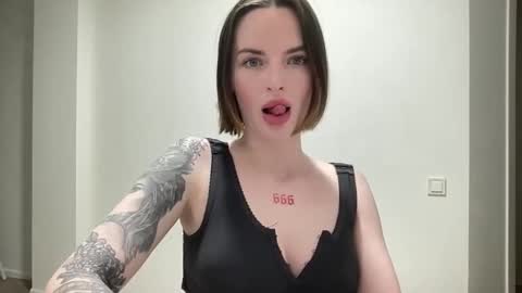 DOVE online show from October 2025 09:19:02 PM