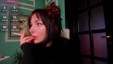 Moona  online show from December 2025 01:40:01 PM