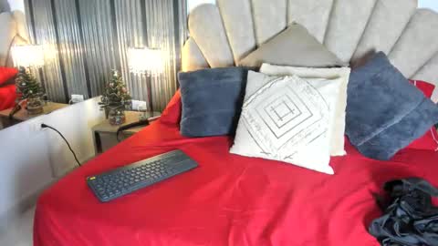 Luisa online show from December 2025 07:10:01 PM