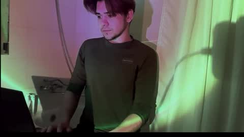 1roberttt online show from October 2025 12:22:02 AM