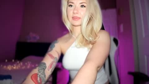 Snapshot of 1snow_bunny chatting on February 2025 03:56:01 AM Rita online show from February 2025 03:56:01 AM