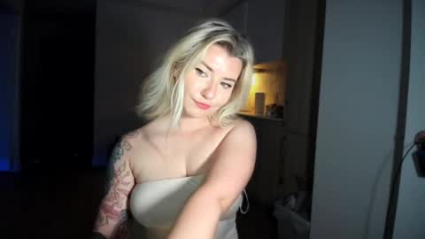 Snapshot of 1snow_bunny chatting on June 2026 03:42:01 AM Rita online show from June 2026 03:42:01 AM