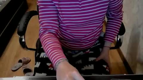 Snapshot of 1your_hot_girls chatting on October 2025 05:57:02 PM 1your_hot_girls online show from October 2025 05:57:02 PM