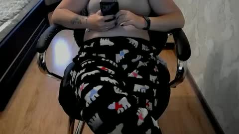 Snapshot of 1your_hot_girls chatting on October 2025 02:10:01 PM 1your_hot_girls online show from October 2025 02:10:01 PM