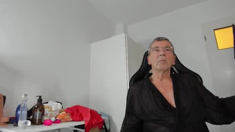 Henk online show from November 2025 04:18:02 PM