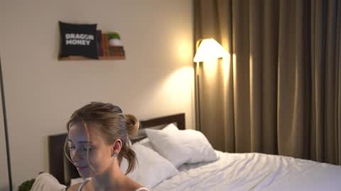 Elley  online show from September 2025 07:43:01 AM