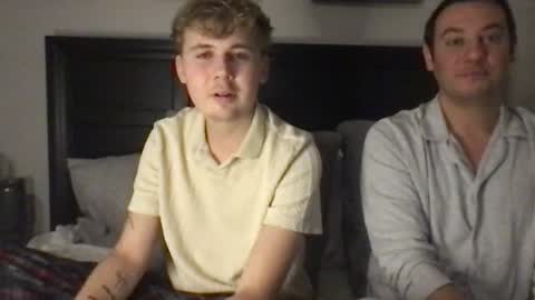 Snapshot of 2hungboys chatting on July 2026 05:27:02 AM Roommates online show from July 2026 05:27:02 AM