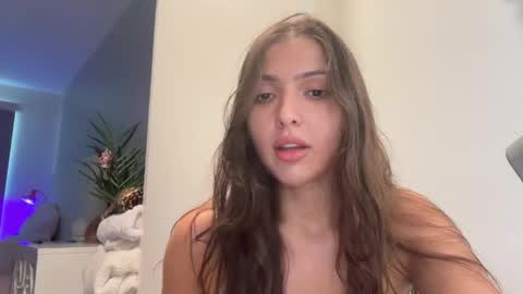 Snapshot of 3hole chatting on May 2026 08:15:01 PM Venus Raee online show from May 2026 08:15:01 PM