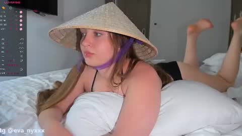 Snapshot of 3va_nyx chatting on June 2026 05:06:02 AM Eva online show from June 2026 05:06:02 AM