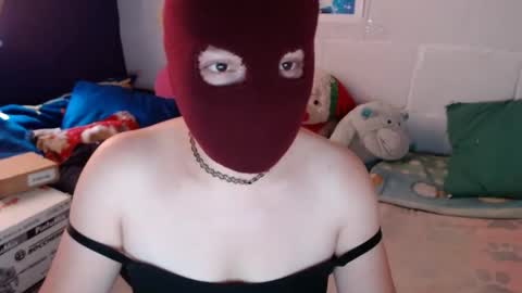 Snapshot of 666maskgirl chatting on December 2024 05:23:02 PM SHANNON online show from December 2024 05:23:02 PM