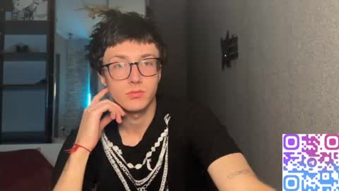 Snapshot of 8_goat chatting on November 2025 04:01:02 AM Phillip online show from November 2025 04:01:02 AM