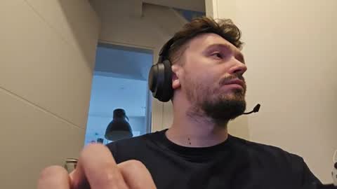 8inchdude93 online show from April 2026 09:32:01 AM