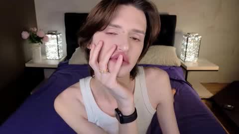 adrian online show from September 2025 08:30:02 PM