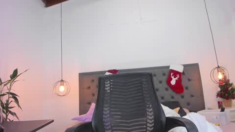 Snapshot of _aline_hall chatting on December 2024 10:44:02 AM Alline Hall online show from December 2024 10:44:02 AM