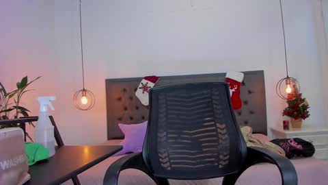 Snapshot of _aline_hall chatting on December 2024 10:38:02 AM Alline Hall online show from December 2024 10:38:02 AM
