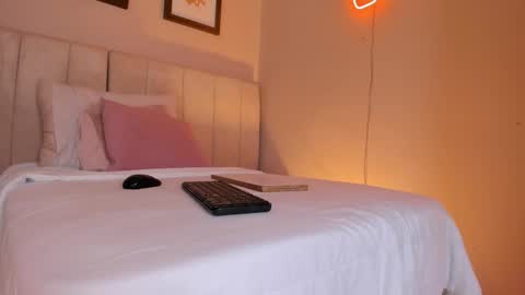 Hii I m Alison   online show from October 2025 11:33:02 AM