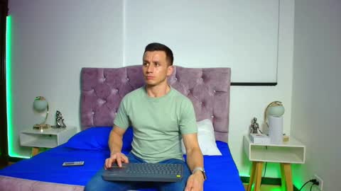 _andrewfalcon2 online show from January 2025 12:31:01 PM