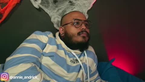 Annie Andrick online show from October 2025 01:18:02 PM