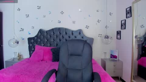 antonnela online show from February 2025 01:48:02 PM