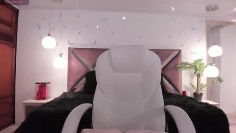 antonnela online show from November 2025 02:16:01 PM