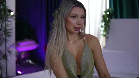 Snapshot of _arielle chatting on July 2026 06:40:02 AM Arielle online show from July 2026 06:40:02 AM