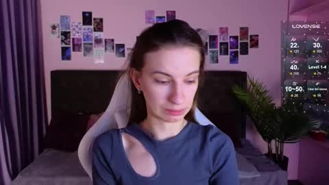 _ash_leyy_ online show from September 2025 01:27:01 AM