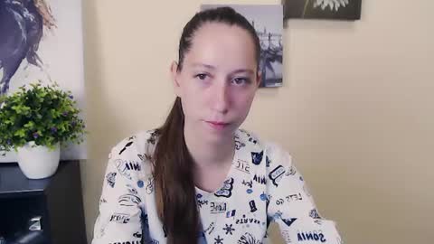 _astraia_ online show from June 2026 07:20:01 AM