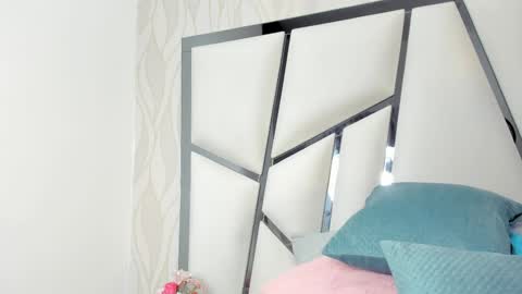 Aura online show from February 2026 03:18:01 AM