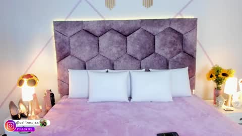 _aurora_collins_ online show from October 2025 01:04:02 PM