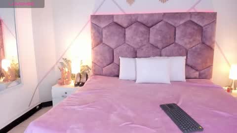 _aurora_collins_ online show from February 2026 01:22:01 PM