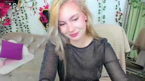 Snapshot of _bellaclark chatting on May 2026 08:35:02 PM Bella online show from May 2026 08:35:02 PM