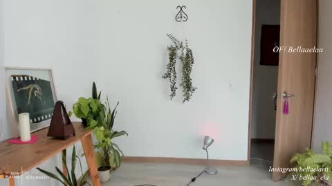 Ella  online show from November 2025 09:02:02 PM