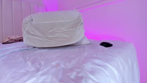 Snapshot of _bianca_18 chatting on March 2025 06:21:02 PM Hi guys i am Bianca online show from March 2025 06:21:02 PM