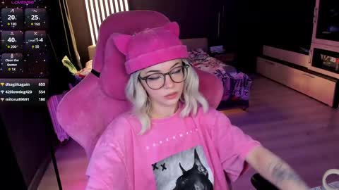 Snapshot of _black_fox__ chatting on May 2026 11:23:02 PM Olivia Subscribe to my Fansly - online show from May 2026 11:23:02 PM