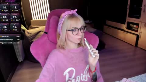 Snapshot of _black_fox__ chatting on May 2026 01:36:02 AM Olivia Subscribe to my Fansly - online show from May 2026 01:36:02 AM