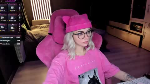 Snapshot of _black_fox__ chatting on May 2026 12:30:01 AM Olivia Subscribe to my Fansly - online show from May 2026 12:30:01 AM