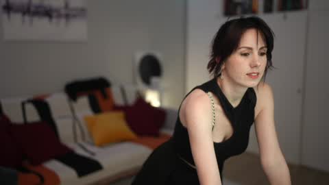 Lili online show from November 2025 11:42:02 AM