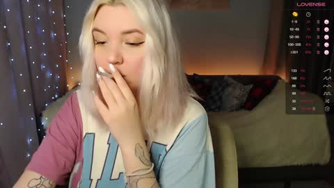 Snapshot of _blonde_barbie_ chatting on December 2024 09:08:02 PM Elizabeth online show from December 2024 09:08:02 PM