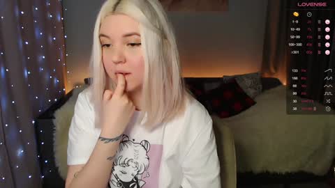 Snapshot of _blonde_barbie_ chatting on December 2024 08:32:01 PM Elizabeth online show from December 2024 08:32:01 PM